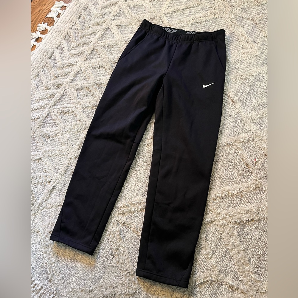 Nike® Therma Pants (black)
